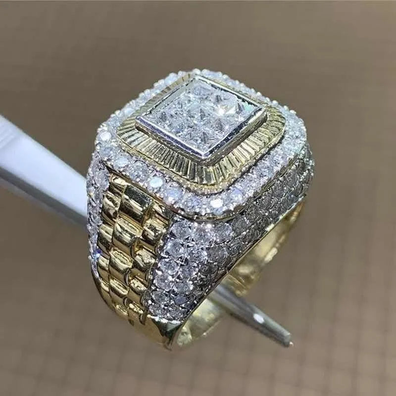 Anel Dourado com Zircônia